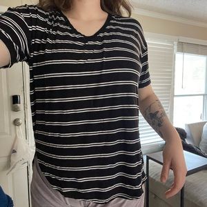 Super Cute Striped Tee🖤🤍